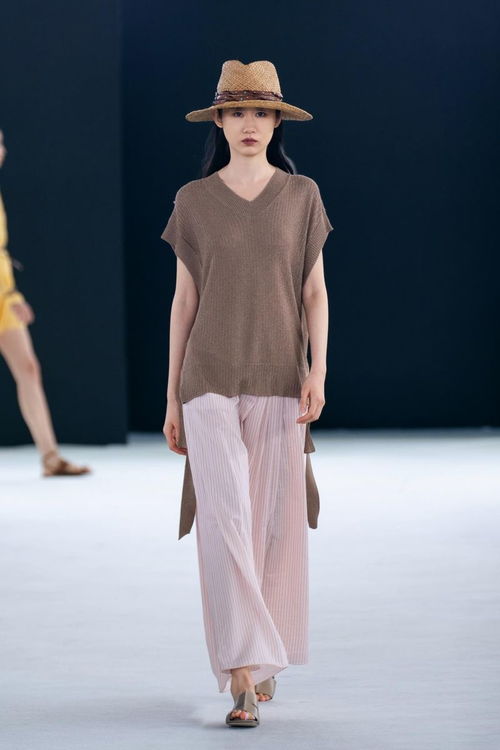 Lorena Antoniazzi 2024春夏系列發布秀 流動的詩意與結構之美